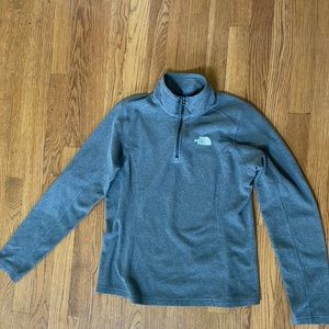 North Face Sz S gray 1/4 zip pullover. EUC